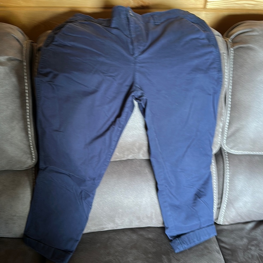 Gap women’s girlfriend khaki in navy. Can cuff for a shorter style.